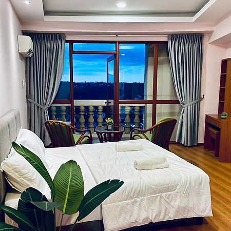 Kuching City Center Riverbank Suites With Marvelous River View מראה חיצוני תמונה