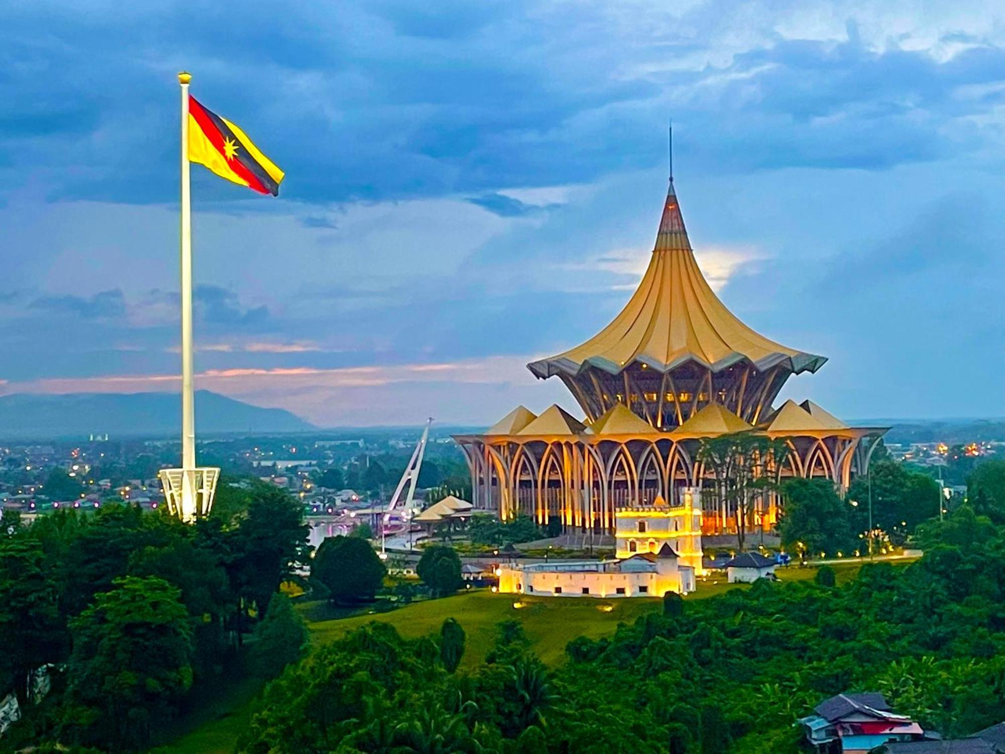 Kuching City Center Riverbank Suites With Marvelous River View מראה חיצוני תמונה