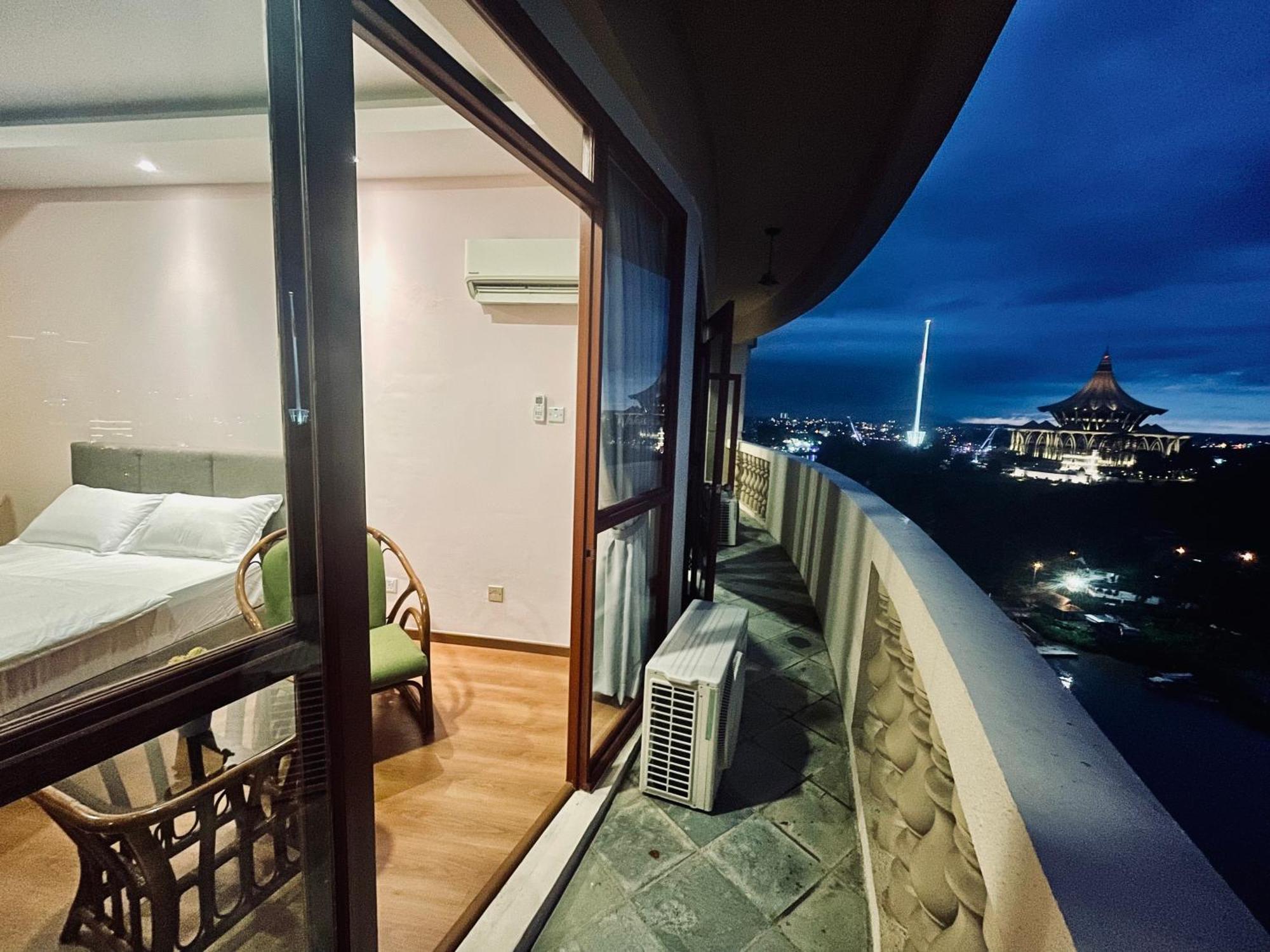 Kuching City Center Riverbank Suites With Marvelous River View מראה חיצוני תמונה