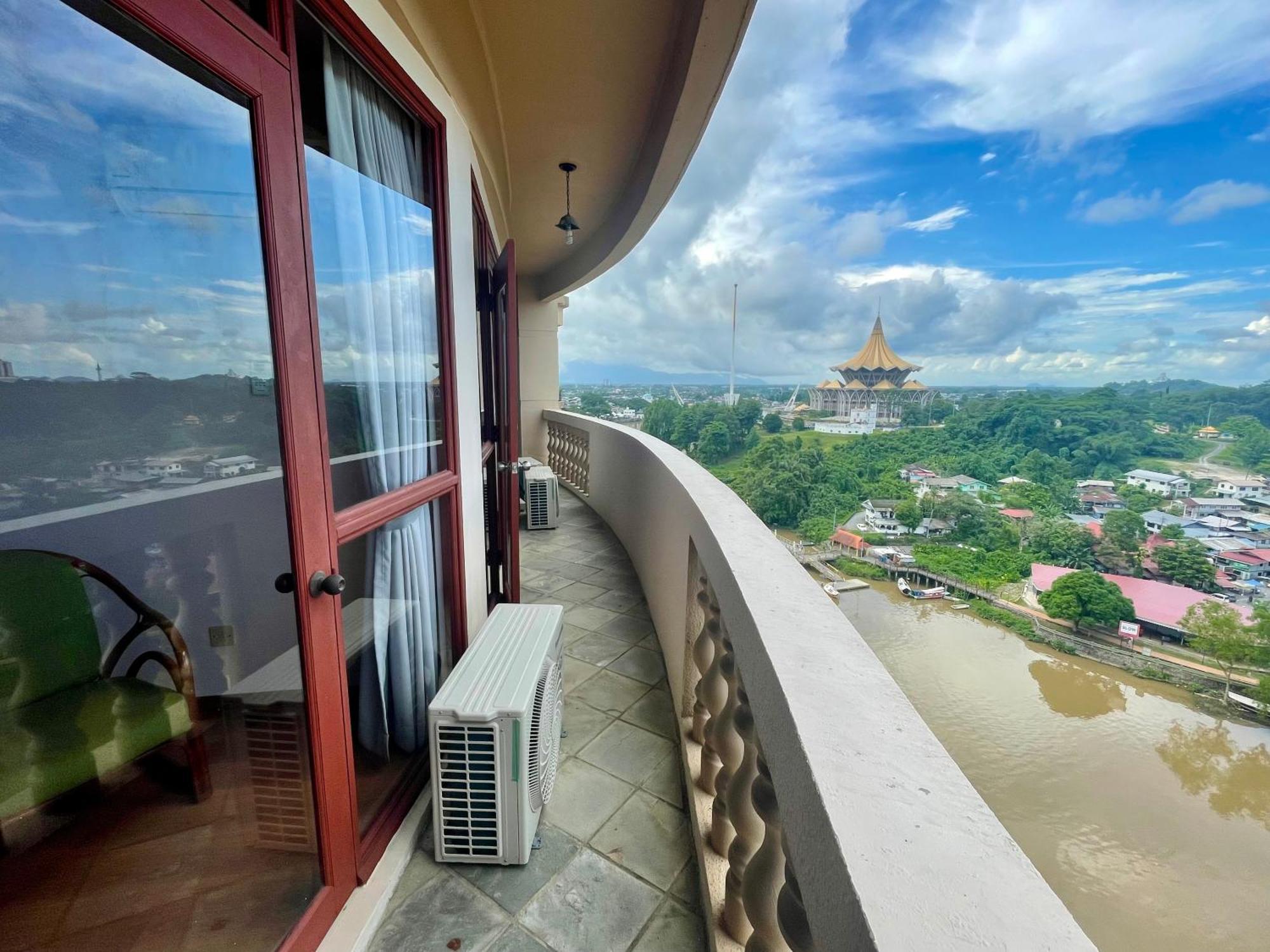 Kuching City Center Riverbank Suites With Marvelous River View מראה חיצוני תמונה