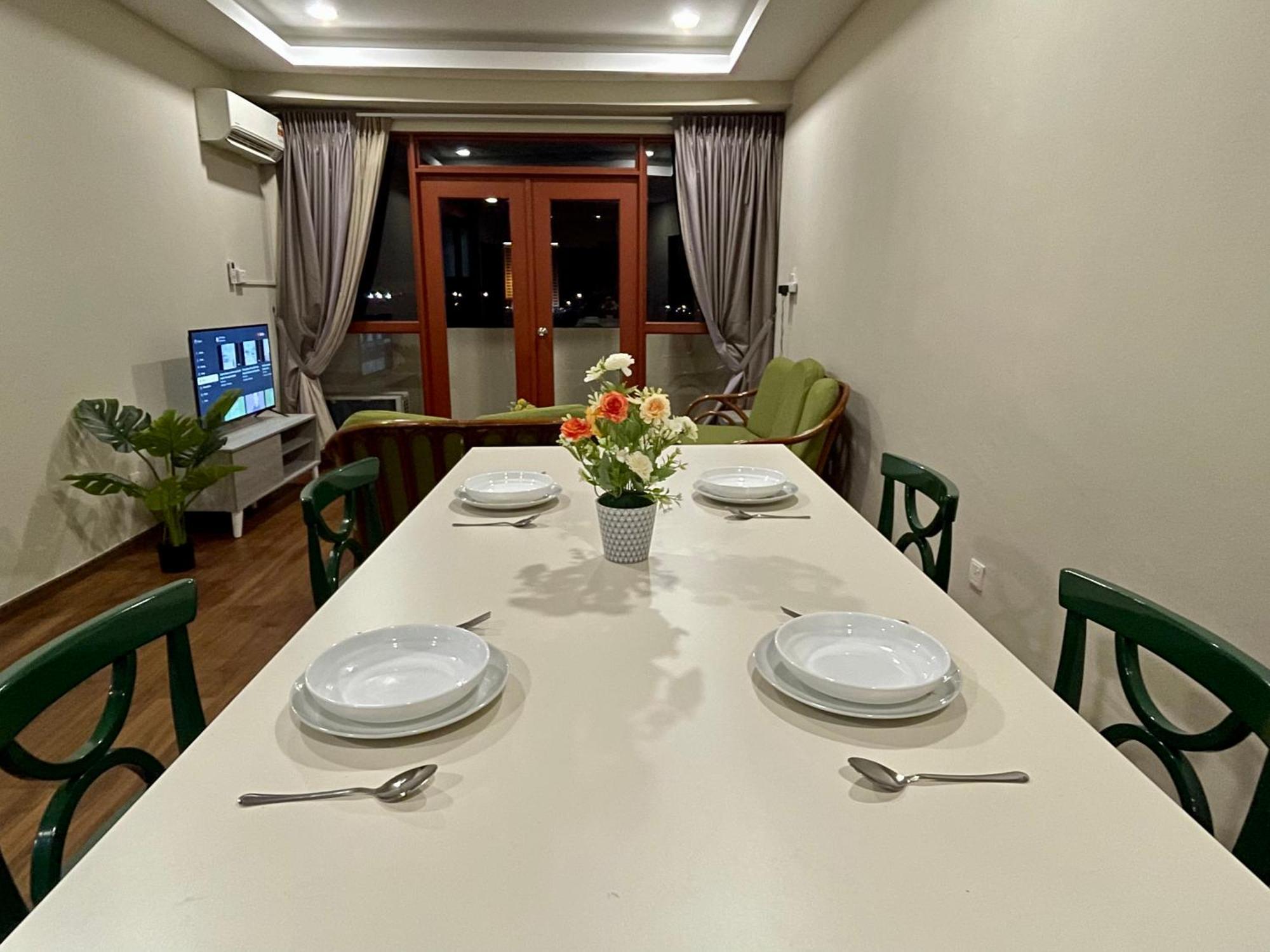 Kuching City Center Riverbank Suites With Marvelous River View מראה חיצוני תמונה