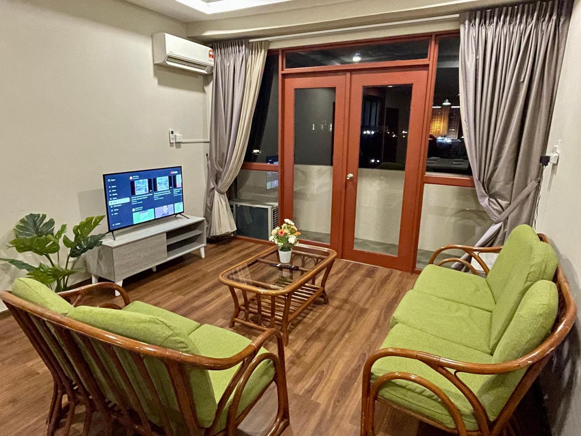 Kuching City Center Riverbank Suites With Marvelous River View מראה חיצוני תמונה
