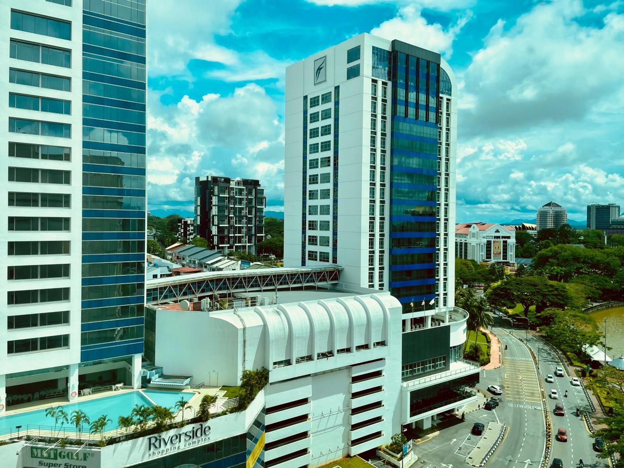 Kuching City Center Riverbank Suites With Marvelous River View מראה חיצוני תמונה