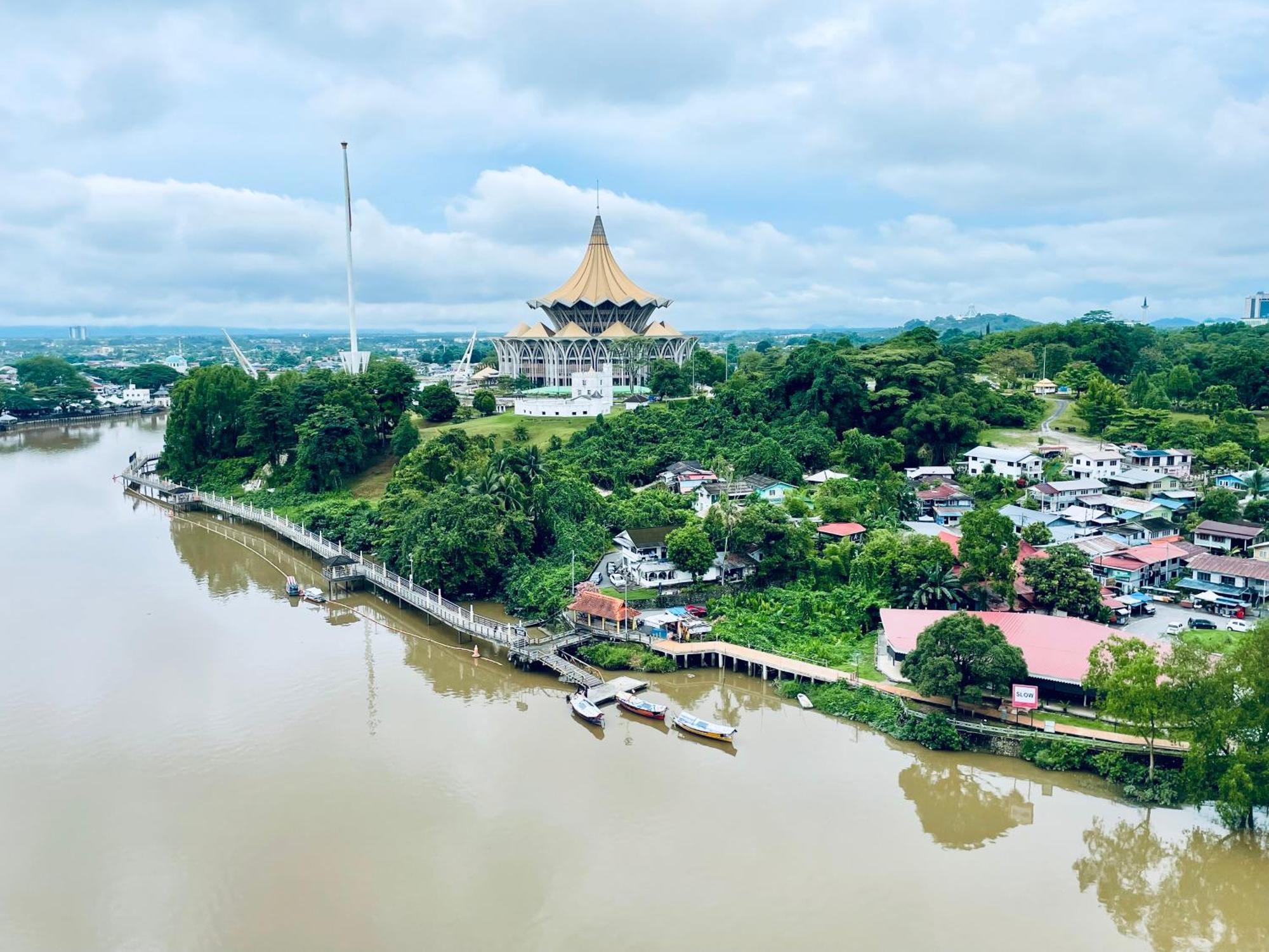 Kuching City Center Riverbank Suites With Marvelous River View מראה חיצוני תמונה