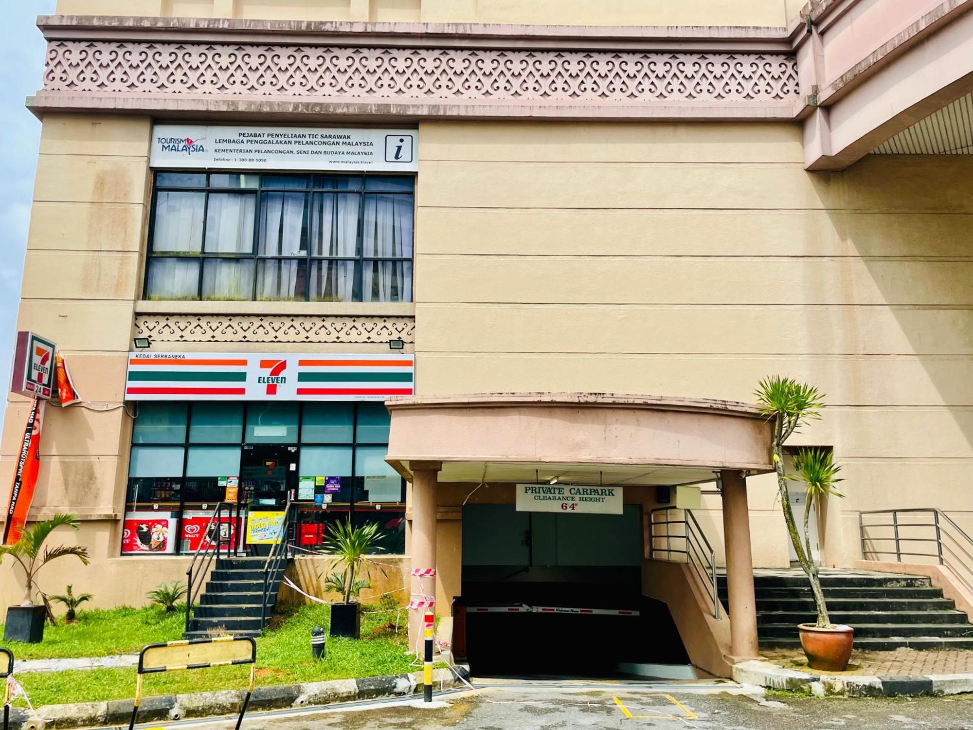 Kuching City Center Riverbank Suites With Marvelous River View מראה חיצוני תמונה