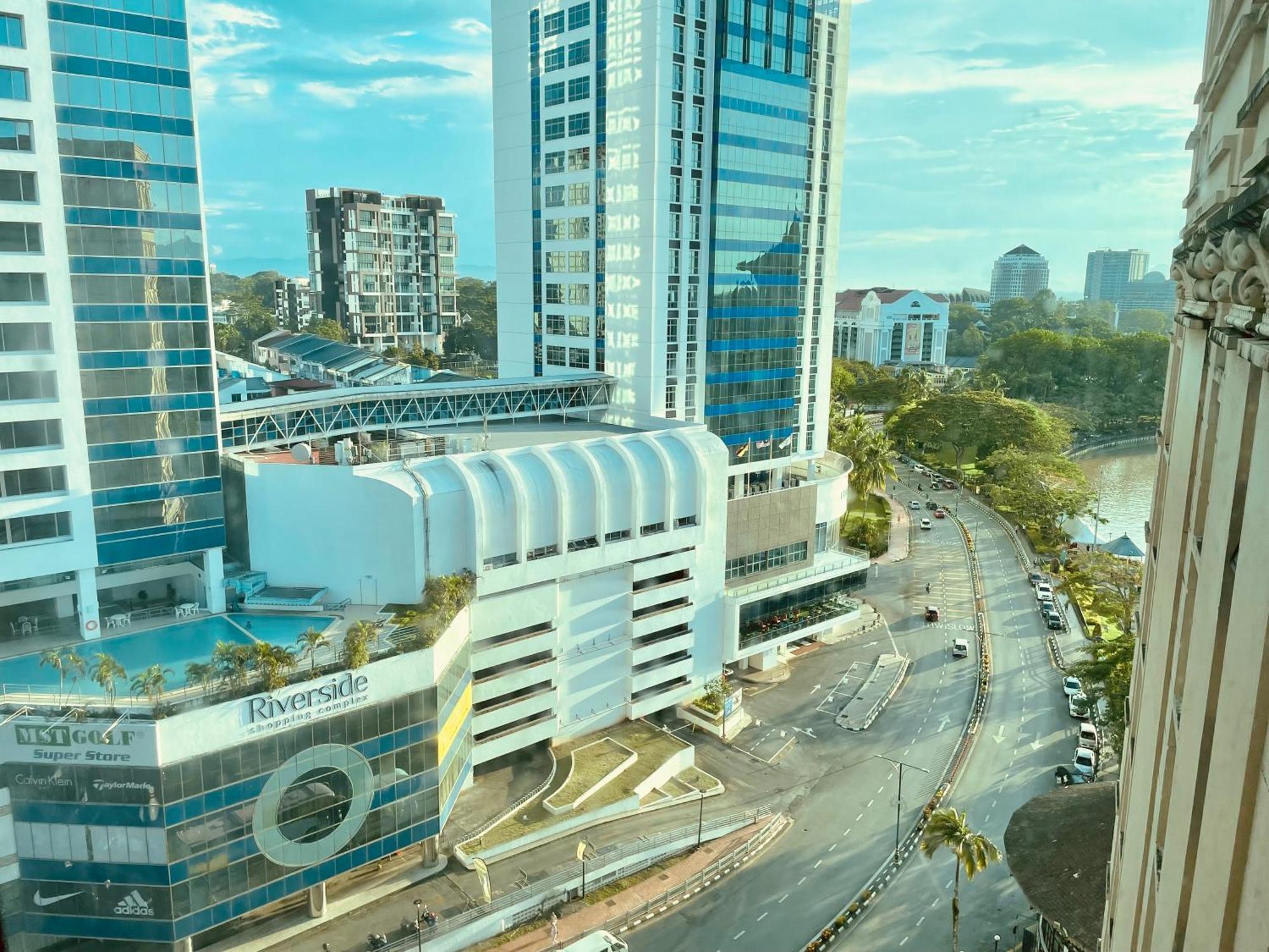 Kuching City Center Riverbank Suites With Marvelous River View מראה חיצוני תמונה