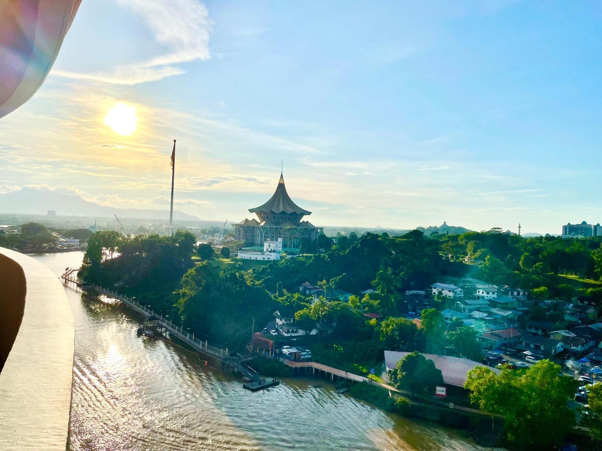 Kuching City Center Riverbank Suites With Marvelous River View מראה חיצוני תמונה